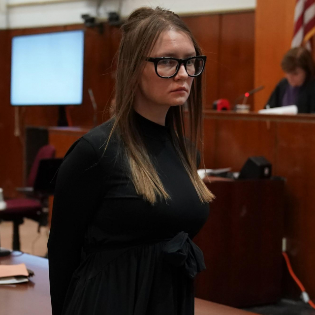Anna Sorokin na sudu u New Yorku; dobila je zatvorsku kaznu od 4 do 12 godina&lt;br /&gt;