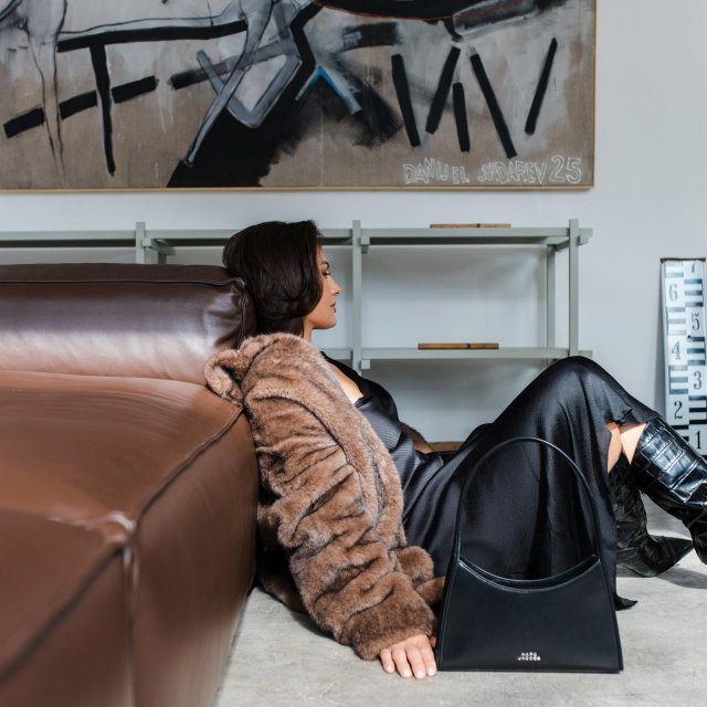 &lt;p&gt;&lt;em&gt;Fotografije: Sanja Jagatić &lt;/em&gt;&lt;br&gt;
&lt;em&gt;Model: Barbara Đinović (Matić)&lt;br&gt;
Video: Marija Vukoja&lt;br&gt;
Modni dodaci: Karla&lt;br&gt;
Odjeća: Twinset&lt;br&gt;
Mua: Sonja Kvesić&lt;br&gt;
Hair: Studio Tempora&lt;br&gt;
Lokacija: Intera Salon&lt;/em&gt;&lt;/p&gt;